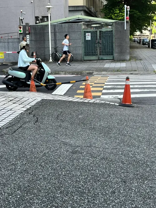 ▲李洋以身作則，上任後第一天上班日就先跑30分鐘的5000公尺，小編在影片中還問他：「跑完三千了嗎？」李洋霸氣回應：「五千！短短30分鐘」。（圖／運動部提供）