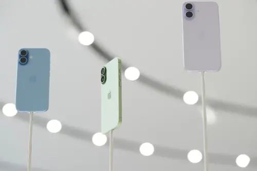 ▲iPhone 17系列新機目前在9月依舊賣得非常好，全新的iPhone 18 Pro系列有沒有辦法超車就只能看月底銷售數字如何。（圖/達志影像/美聯社）