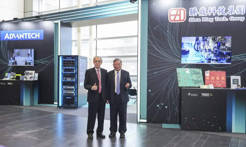 ▲研華與PCB大廠臻鼎科技共同參展SEMICON Taiwan 2025，雙方合作推動AI智慧製造與綠色數位轉型。（圖╱研華提供）