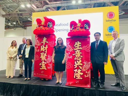 ▲ 開幕活動安排舞龍舞獅為攤位祈求「豐財聚寶、生意興隆」。（圖／南市府提供）