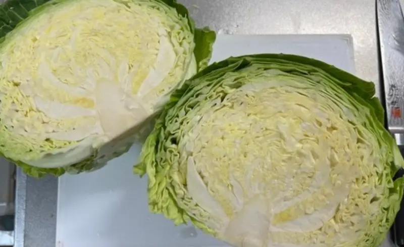 ▲日前就有民眾好奇詢問「高麗菜內葉要不要洗？」結果意外引發台、日民眾之爭。（X@IaaIto）