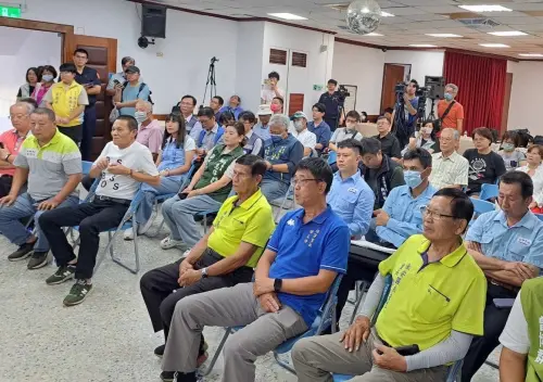 ▲ 興達電廠在地六里里長於說明會表達訴求。（圖／高市府提供）