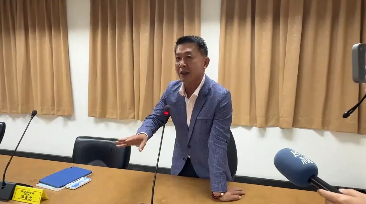 ▲許智傑赴台電興達電廠記者會卻吃閉門羹。（圖／許智傑辦公室提供）