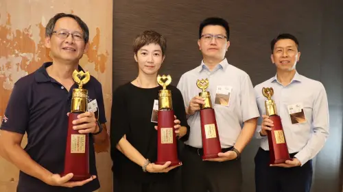 ▲高雄市今年榮獲教育部師鐸獎，有高雄特殊教育學校李添焜教師、左營高中范瀞文教師與鳳山國中方冠中教師、高雄市五福國中王崇憲教師（從左到右）。（圖／高市府教育局提供）