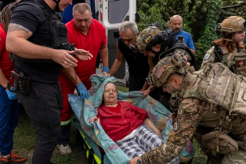 影／排隊領養老金遭俄國空襲！24死「滿地屍體」澤倫斯基震怒