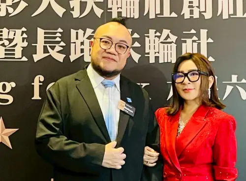 ▲王彩樺（右）出席台北電影人扶輪社活動，力挺導演葉天倫（左）。（圖／台北電影人扶輪社提供）