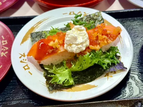 ▲「鮭魚親子生菜海苔包」70元。（圖／記者蕭涵云攝）