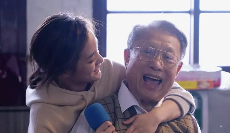 ▲林義雄（右）在昨（9）日過世，享耆壽90歲，而曾與林義雄合作電視劇《人選之人—造浪者》的王淨（左），發聲悲痛悼念阿公：「一路好走。」（圖／人選之人—造浪者 Wave Makers FB）