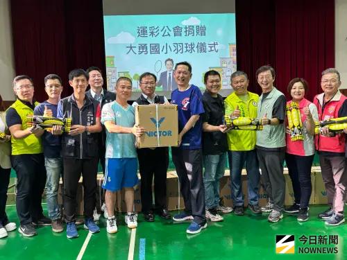 ▲運彩公會共捐出13箱、近5,000顆練習及比賽用球，同時支持校隊、家委會與志工隊，減輕學校與家庭的訓練成本。（圖／記者金武鳳攝，2025.9.10)