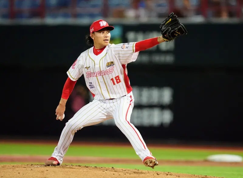 ▲味全龍王牌投手徐若熙主投6局，包含張育成兩分砲在內，最終失掉3分退場，富邦悍將靠著范國宸八局上逆轉兩分砲挹注下，終場5：4擊敗味全龍。（圖／味全龍提供）