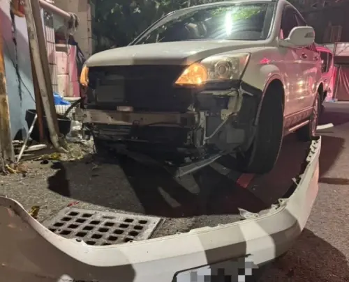 酒駕男撞高雄國小！波及8輛汽、機車　目擊者：幸好不是上學時間
