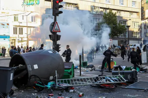 ▲法國當地時間9日，全國多地爆發「封鎖一切」（Block Everything，法文：Bloquons tout）示威抗議。（圖／美聯社／達志影像）