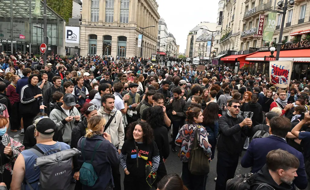 ▲法國當地時間9日，全國多地爆發「封鎖一切」（Block Everything，法文：Bloquons tout）示威抗議。（圖／美聯社／達志影像）