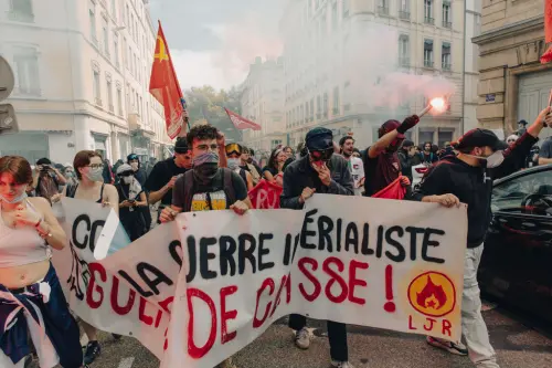 ▲法國當地時間9日，全國多地爆發「封鎖一切」（Block Everything，法文：Bloquons tout）示威抗議。（圖／美聯社／達志影像）