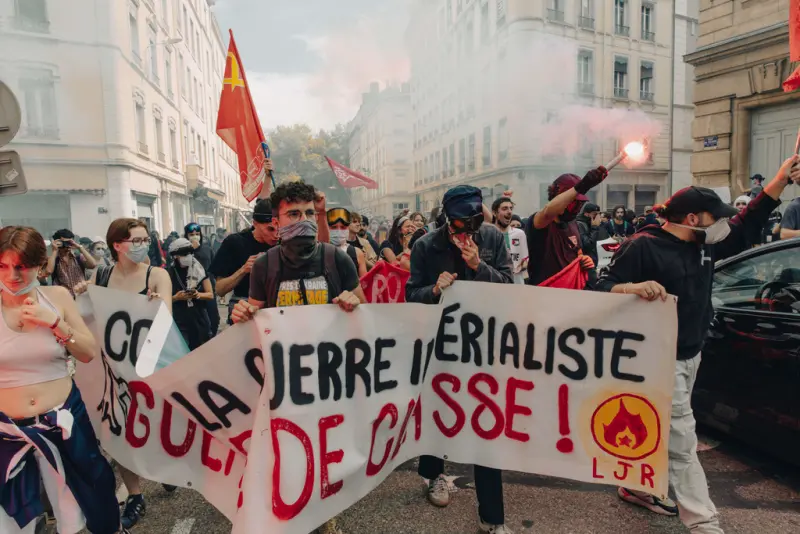    ▲法國當地時間9日，全國多地爆發「封鎖一切」（Block Everything，法文：Bloquons tout）示威抗議。（圖／美聯社／達志影像）  