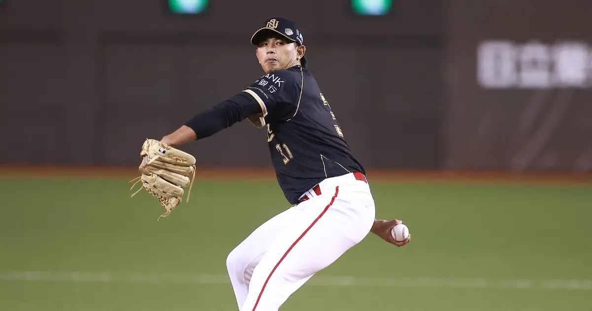 ▲味全龍隊投手黃暐傑在中職初登板，就是林智勝引退賽最終戰，他用26球吃下0.2局後退場，今日賽前受放坦言當天狀態不盡理想。（圖／記者葉政勳攝 ,2025.09.07）