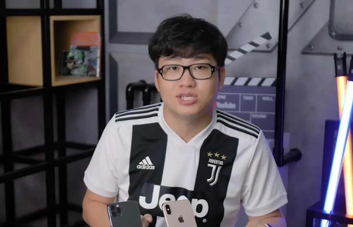 ▲Joeman火速上傳iPhone 17開箱影片，有粉絲截圖Joeman這8年來每次開箱iPhone的畫面，發現他的外型轉變比iPhone還要誇張。（圖／翻攝自Joeman YouTube）