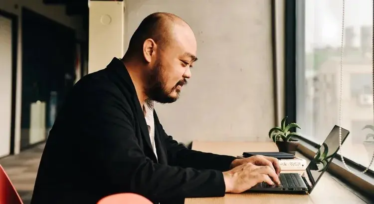 ▲知名編劇蔡坤霖遭女學員指控性騷。（圖／翻攝蔡坤霖臉書）