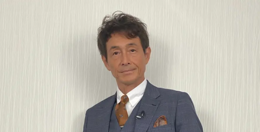 ▲56歲的吉田榮作（如圖）日前再婚小13歲內山理名，兩人對於是否生子一直保密到家，沒想到昨日兩人突然宣布孩子已經出生，吉田榮作更幽默自嘲是老菜鳥。（圖／翻攝自eisakuyoshida_official）