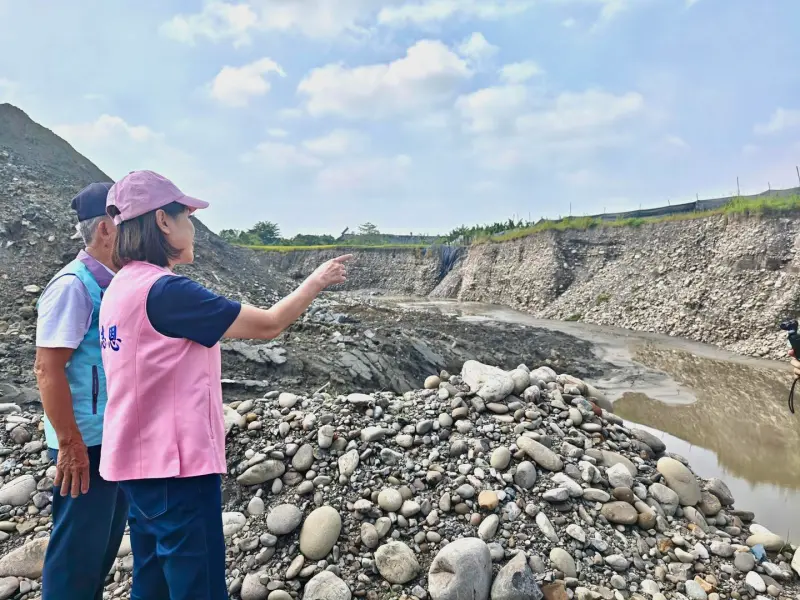 ▲國民黨立委柯志恩日前會勘高雄美濃的巨型天坑。（圖／取自柯志恩臉書）
