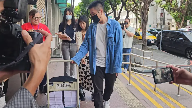 快訊／卷宗高達上百宗！柯文哲抗告卷證今抵高院　檢方列五大理由