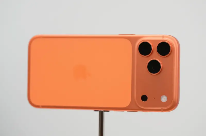 ▲iPhone 17系列今（12）日晚間20時在蘋果官網開放預購，蘋果官網表示，最熱賣的機型為iPhone 17 Pro Max。（圖／達志影像／美聯社）