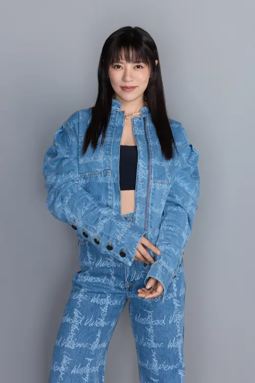 ▲歌手丁噹（如圖）預告在今年超犀利趴將變身成舞姬跳舞。（圖／相信音樂提供）