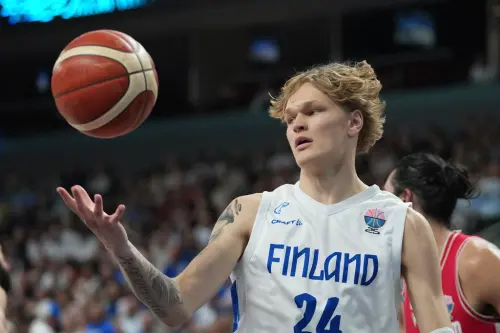 ▲卡爾卡寧受訪時盛讚隊內後輩穆里寧：「他真的很有天賦，長臂、運動能力與拼勁幫助我們很多。他可能比我18歲時更有爆發力。」（圖／美聯社／達志影像）