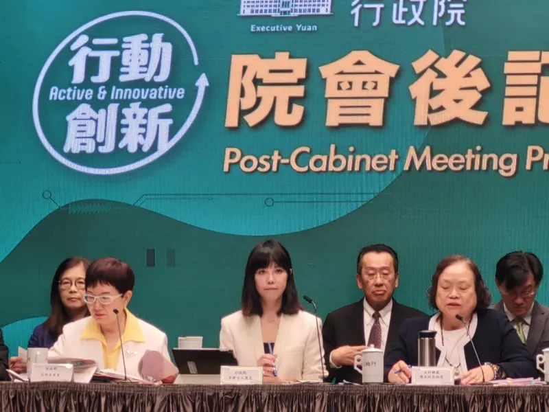 ▲行政院發言人李慧芝主持行政院會後記者會時轉述，卓榮泰指出，邀請各縣市溝通是為要討論解方。（圖／記者陳佩君攝，2025.09.11）