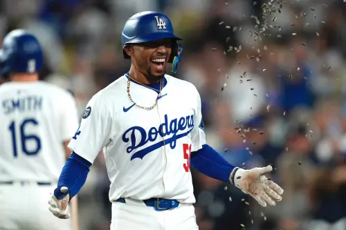 ▲MLB美國職棒大聯盟（Major League Baseball）洛杉磯道奇今（11）日主場迎戰科羅拉多落磯，道奇推派賽揚左投史奈爾（Blake Snell）掛帥先發，在他主投6局僅被敲2安無失分並送出11次三振的好表現，和道奇貝茲（Mookie Betts）的超猛打賞外加一發滿貫砲的帶領下，終場就以9：0擊敗落磯完成系列賽橫掃。（圖／美聯社／達志影像）