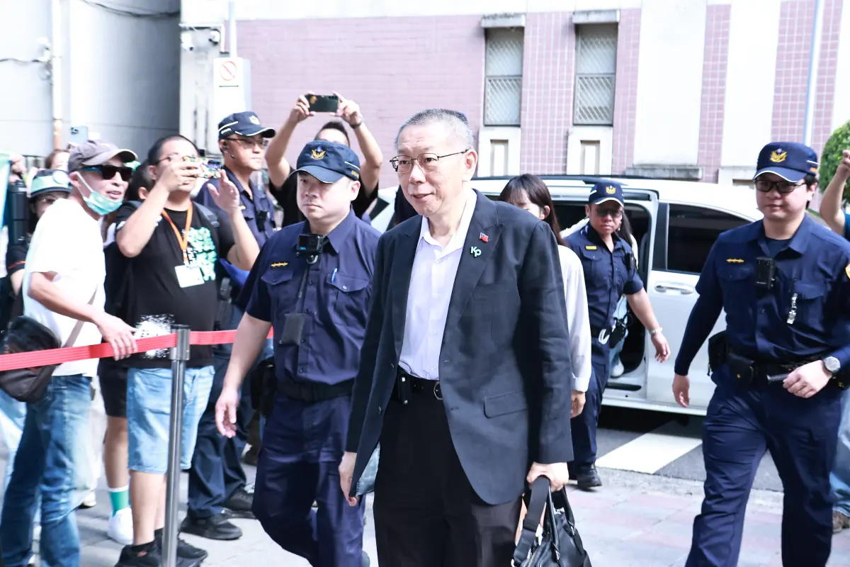 ▲民眾黨前主席柯文哲上週一才交保獲釋，隨即遭北檢提出抗告成功，今（15）日北院重開羈押庭。（圖／記者吳翊緁攝）