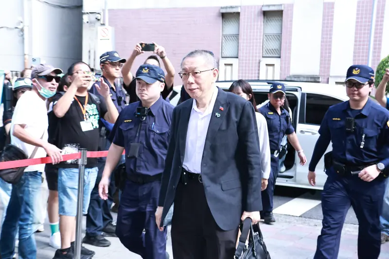 ▲柯文哲對於眾望基金會成立初期3名離職員工說並未從事公益活動，批評檢方拿「看一看不爽就走的年輕人」證詞來製造故事。（圖／記者吳翊緁攝）