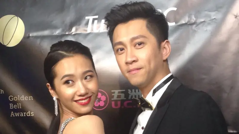 ▲陳漢典（右）今（11）日無預警宣布閃婚多年搭檔Lulu（左），他過去曾在受訪時公開擇偶條件，強調順眼、聊得來最重要，而他也在記者會上公開示愛啦啦隊女神林襄幫她解圍，2人互動也意外成為焦點。（圖／翻攝自陳漢典臉書）