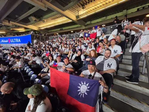 MLB／洋基台灣日！數千台人熱血應援　他捐出收藏品向王建民致敬
