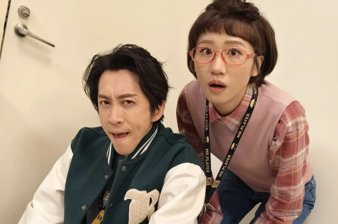 ▲Lulu黃路梓茵（右）、陳漢典（左）在昨（11）日無預警宣布結婚後，網友狂翻兩人交往的蛛絲馬跡，竟翻出兩人5年前影片中，陳漢典不只連Lulu生理期都知道，還認了一天對她起4次色心，讓粉絲忍不住直呼：超級閃。（圖／Lulu黃路梓茵IG@sunnygirl800424）