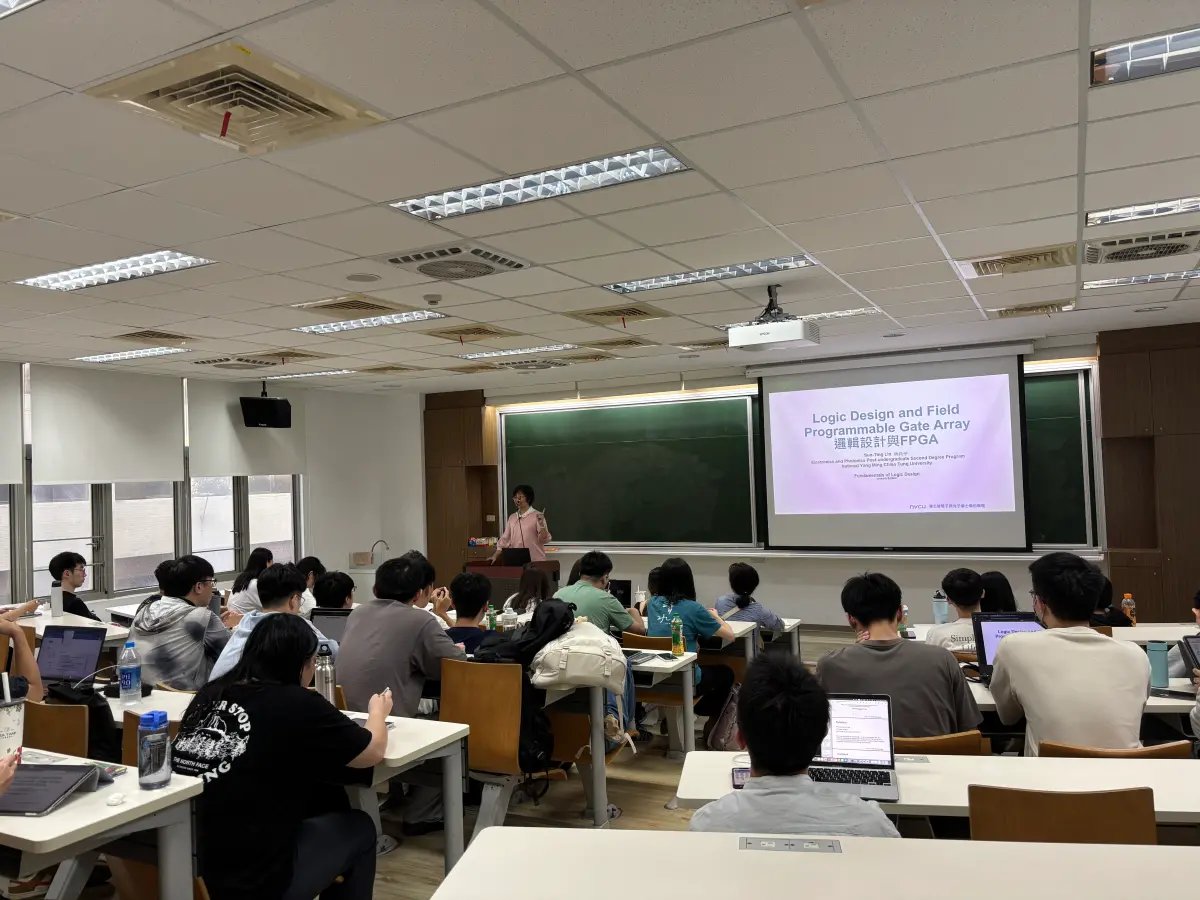 ▲近年來半導體、生技製藥、綠能及應用材料產業，對於化學背景人才需求倍增。圖為學士後半導體專班上課實景。（圖／陽明交大提供）