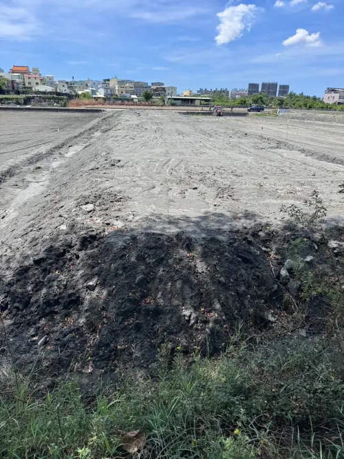 ▲ 該筆農地位於大寮區捷西路中正路口附近，確認堆置土石行為屬農地非農業使用，且已違反都市計畫農業區分區管制規定。（圖／高市府提供）