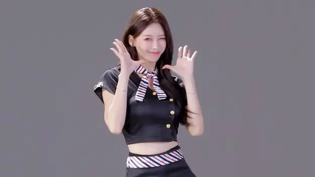 ▲桃園雲豹韓籍啦啦隊女神李雅英今（11）日無預警宣布離隊，官方感性發文感謝她兩季以來的努力與陪伴，並暖心喊話「隨時回娘家」。（圖／翻攝自李雅英IG@yyyoungggggg）