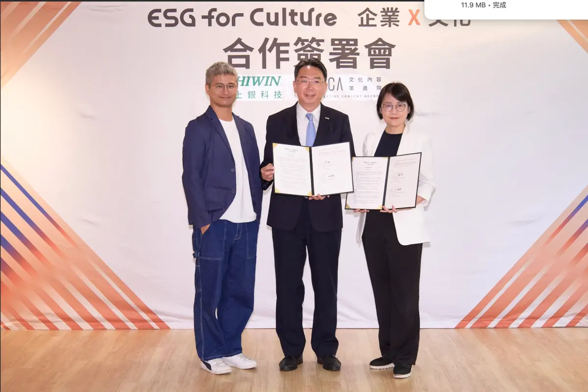 ▲文策院院長王敏惠（右）與上銀科技董事長卓文恒（中）簽署合作意向書，並與大可創藝暨臺北數位藝術媒合平臺計畫主持人謝杰樺合影（左）。（圖／文化內容策進院與提供 ）