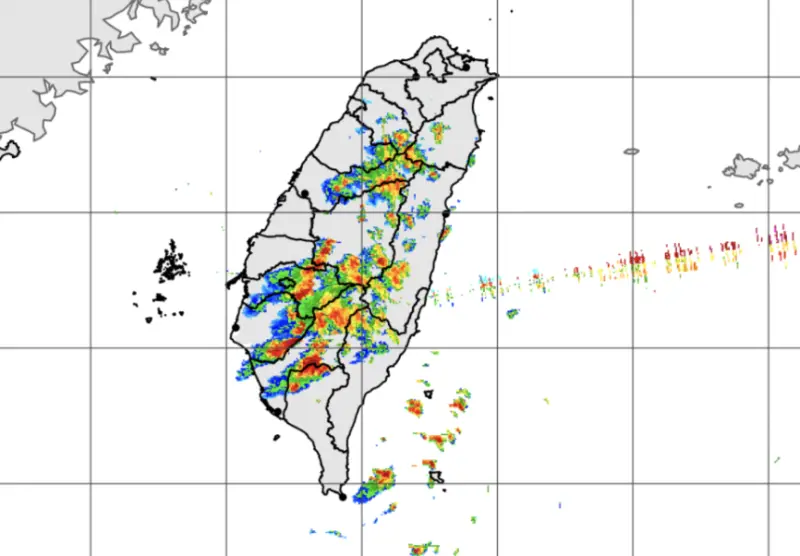 ▲午後對流旺盛，中央氣象署今（11）日下午4時31分針對「高雄市、屏東縣」發布大雷雨即時訊息。（圖／中央氣象署cwa.gov.tw）