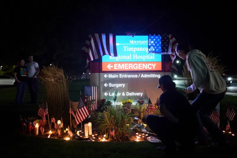    ▲美國總統川普的政治盟友、右翼評論員柯克（Charlie Kirk）在猶他谷大學遭槍擊身亡，許多民眾點上蠟燭哀悼。（圖／美聯社／達志影像）  