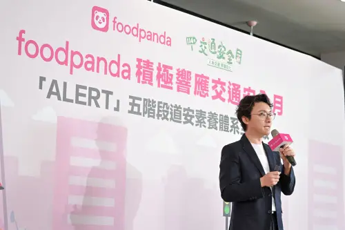 ▲foodpanda 營運總監黃昭傑分享「ALERT」五階段道安素養體系，守護外送每一哩路