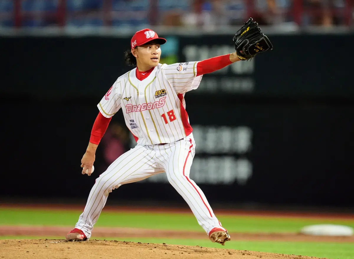 ▲味全龍隊本土王牌徐若熙昨戰先發主投6局失3分，其中與張育成首次對決，轟出一發兩分砲，他今日分享投球策略，表示張育成真的很強。（圖／味全龍提供）