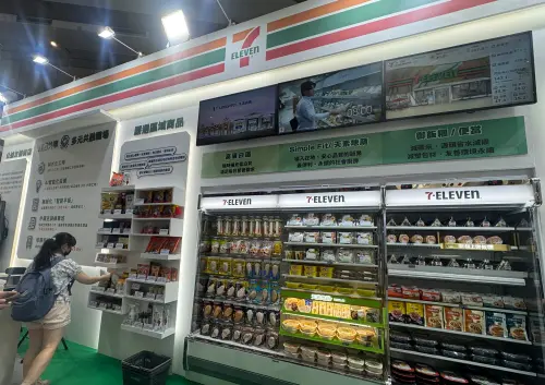永續展免費逛！7-11首次亮相「分揀機器人」　全聯有福利熊見面會

