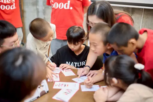 桌遊也搭上AI熱潮！LG打造《樂金筆記本》　提前布局AI教育
