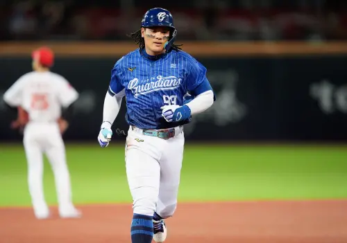 中職／張育成與徐若熙「男子漢對決」！坦言被球威嚇到：趕快出國
