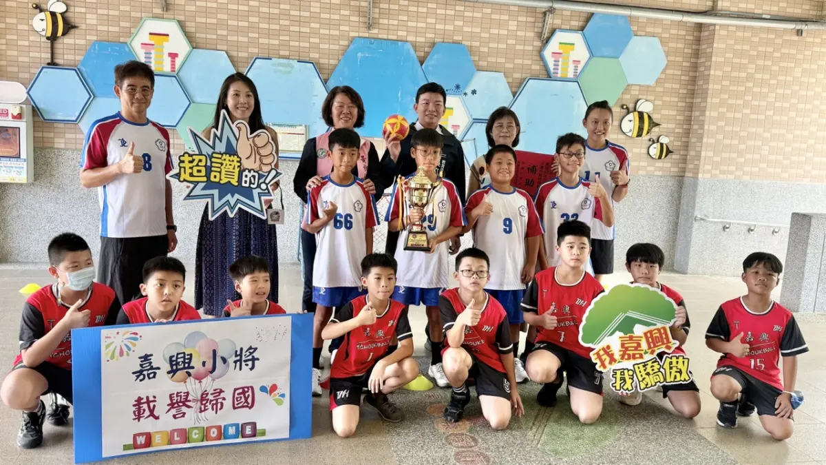 ▲高市代表隊勇奪世界盃青少年沙灘巧固球世界冠軍，4校的傑出表現為高雄市在國際體壇上再添光彩。（圖／高市府教育局提供）