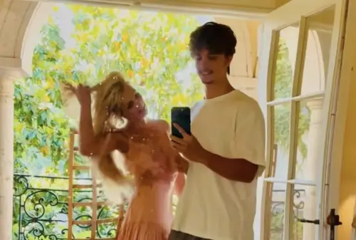 ▲布蘭妮（左）和小兒子傑登（右）曾經疏離，今年上半年住在一起幾個月後，距離大大拉近，慢慢恢復親密。（圖／摘自 IG@britneyspears）