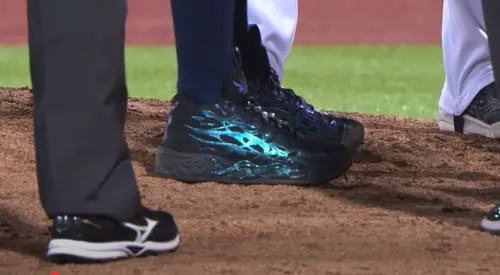 ▲力亞士穿著特製款的PUMA MB.04上場，這雙是NBA黃蜂隊球星LaMelo Ball的第四代簽名鞋。（圖／CPBLtv）