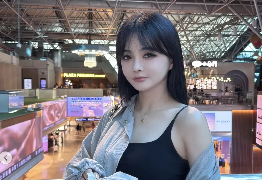 ▲黃廉盈（如圖）的前夫夏天倫被爆婚內出軌，她表示自己在婚姻中不是疑神疑鬼的人，倒是前陣子發生的風波，聲稱已經拿到保護令。（圖／翻攝自IG@lienhsia）